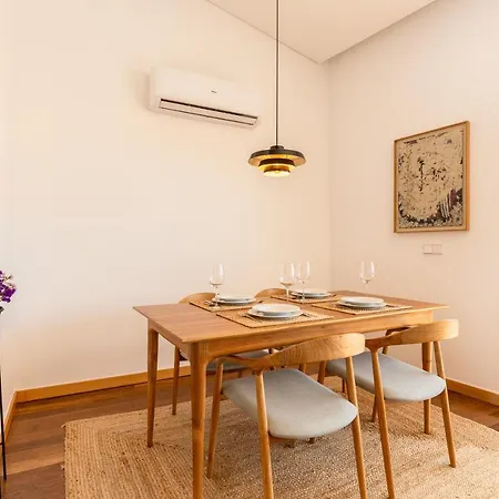 Apartamento Sunny Loft In Downtown With Private Parking