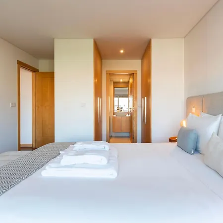 公寓 Sunny Loft In Downtown With Private Parking 波尔图