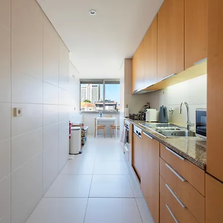 Sunny Loft In Downtown With Private Parking 公寓 *