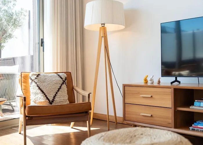 Sunny Loft In Downtown With Private Parking Porto