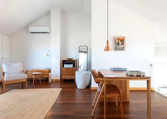 Lägenhet Sunny Loft In Downtown With Private Parking *