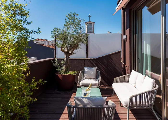 Sunny Loft In Downtown With Private Parking شقة