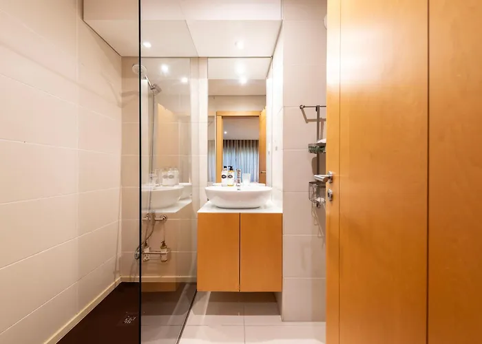 Sunny Loft In Downtown With Private Parking بورتو