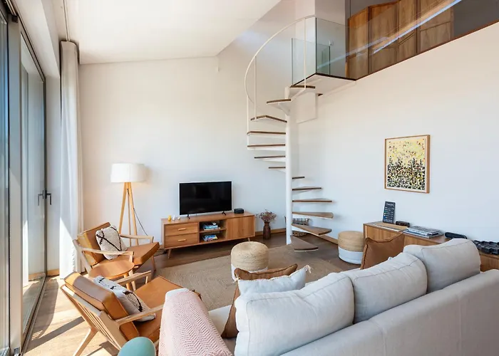 شقة Sunny Loft In Downtown With Private Parking بورتو