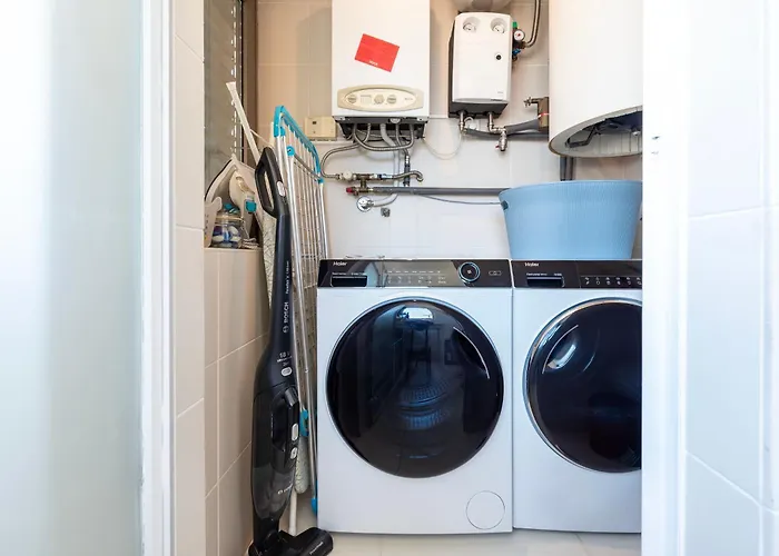 Sunny Loft In Downtown With Private Parking بورتو