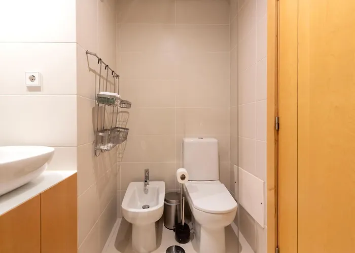 Sunny Loft In Downtown With Private Parking بورتو