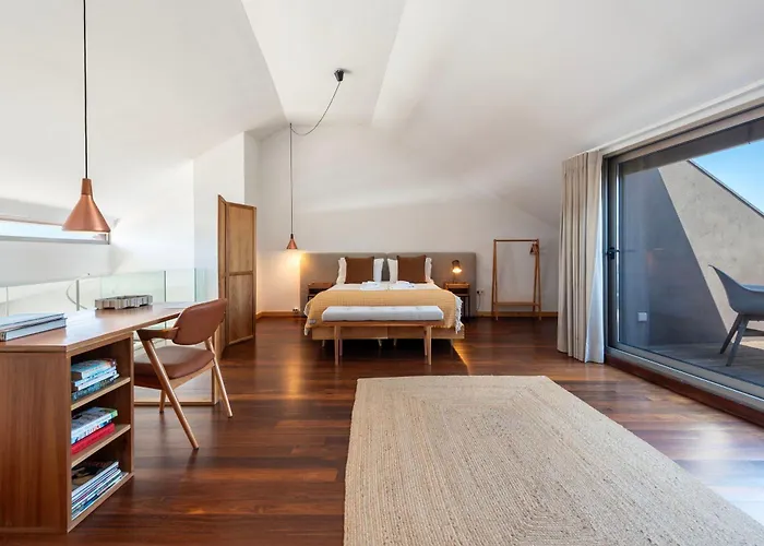 Lägenhet Sunny Loft In Downtown With Private Parking Oporto