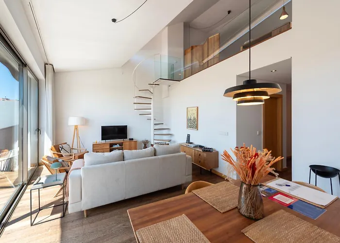 Sunny Loft In Downtown With Private Parking