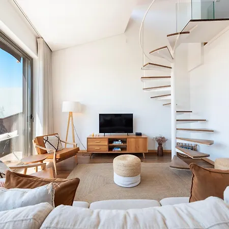 Sunny Loft In Downtown With Private Parking