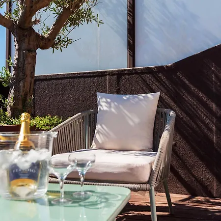 Sunny Loft In Downtown With Private Parking פורטו