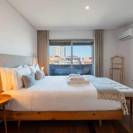 Sunny Loft In Downtown With Private Parking דירה