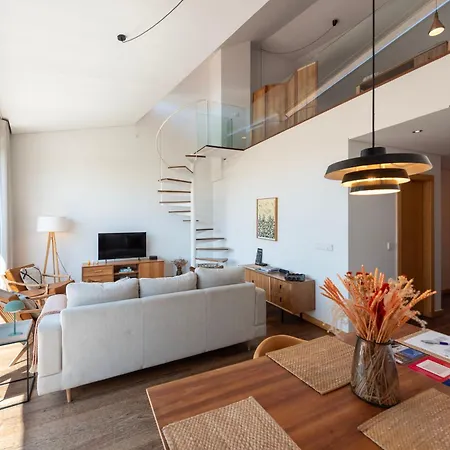 Sunny Loft In Downtown With Private Parking