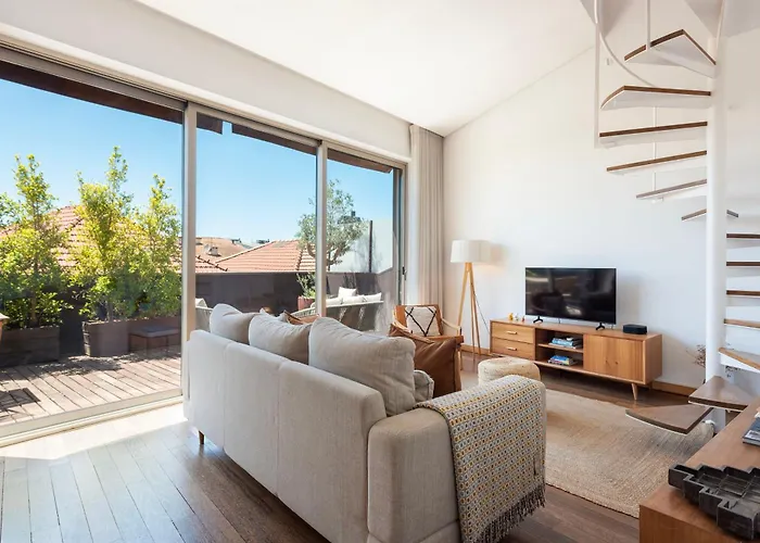 Sunny Loft In Downtown With Private Parking Porto