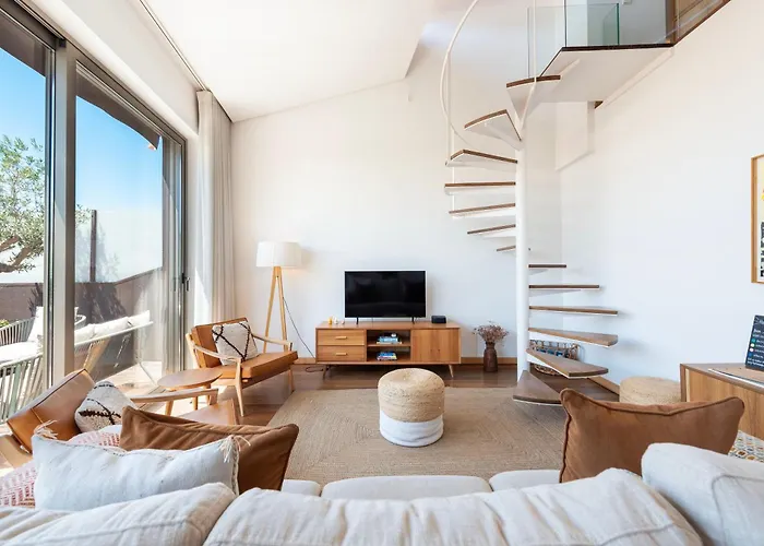 Sunny Loft In Downtown With Private Parking