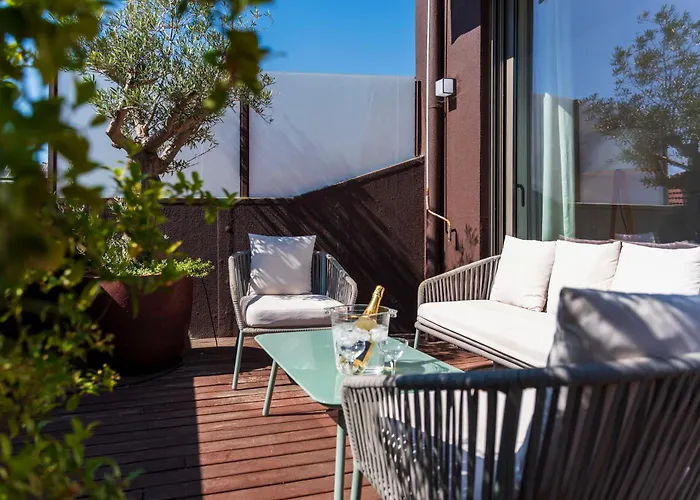 Sunny Loft In Downtown With Private Parking